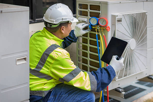 Professional Emergency Hvac Repair technician working in Bellville, TX